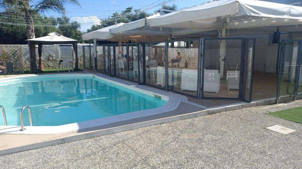 Piscina e terrazza di i girasoli srls